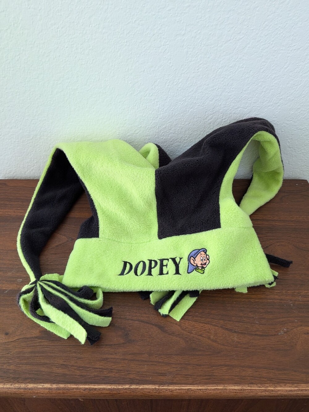 VINTAGE DISNEY DOPEY JESTER Hat Cap Beanie DISNEYLAND RESORT Green Black Color